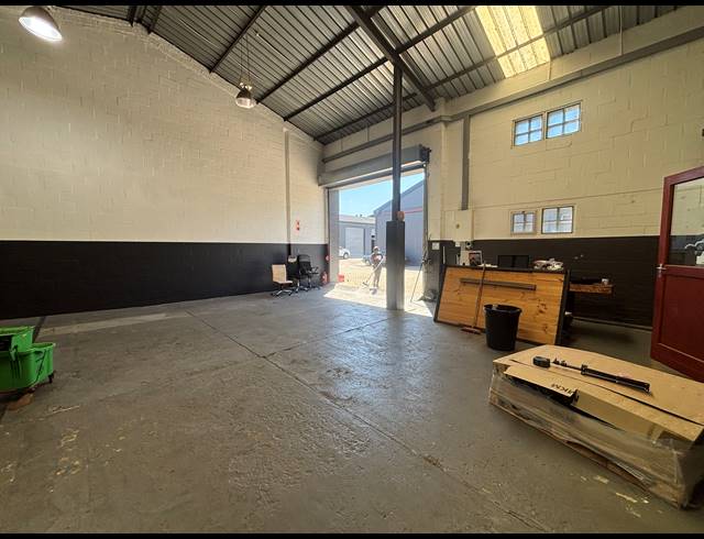 216M² WAREHOUSE TO LET IN EPPING INDUSTRIAL